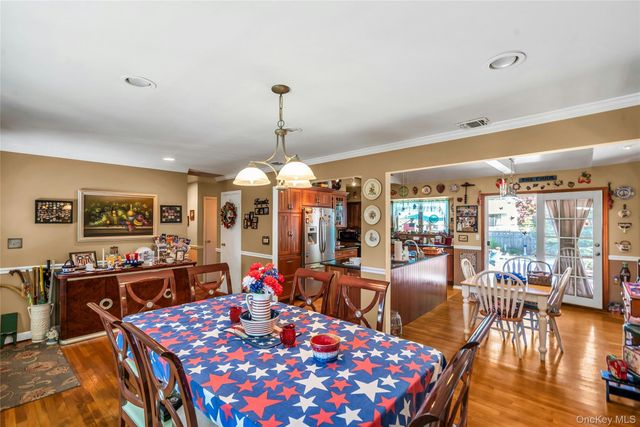 25 Del Place, Hauppauge, NY 11788