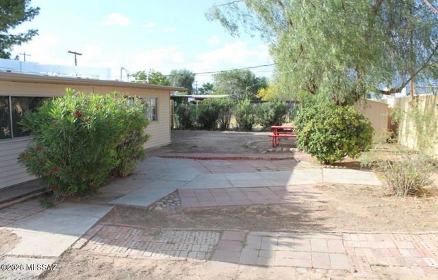 1725 S Woodland Avenue, Tucson, AZ 85711