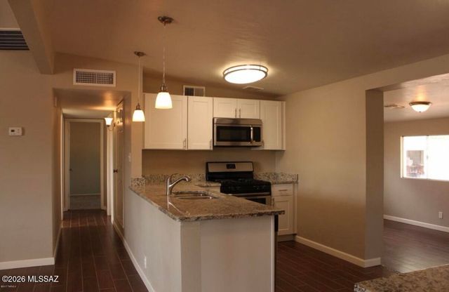 1725 S Woodland Avenue, Tucson, AZ 85711