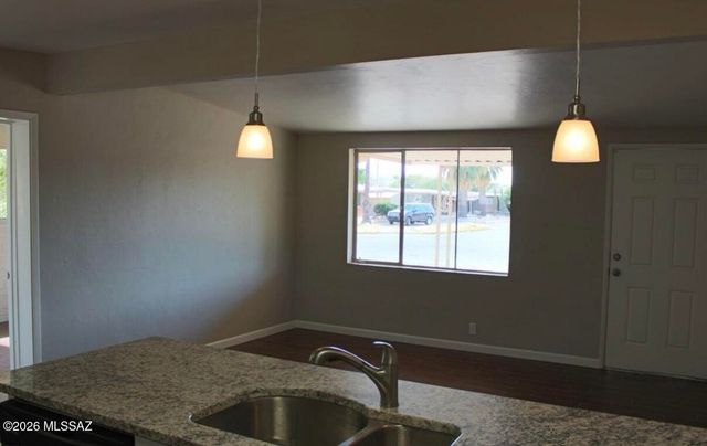 1725 S Woodland Avenue, Tucson, AZ 85711