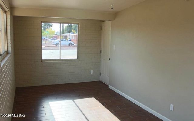 1725 S Woodland Avenue, Tucson, AZ 85711