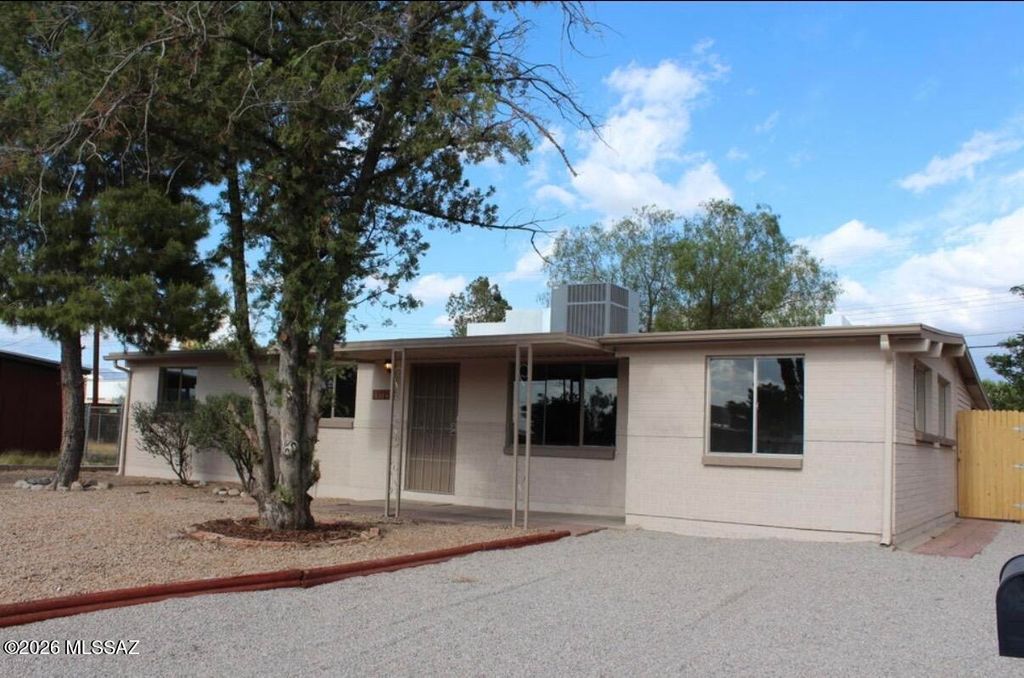 1725 S Woodland Avenue, Tucson, AZ 85711