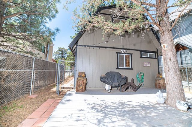 936 D Lane, Big Bear City, CA 92314