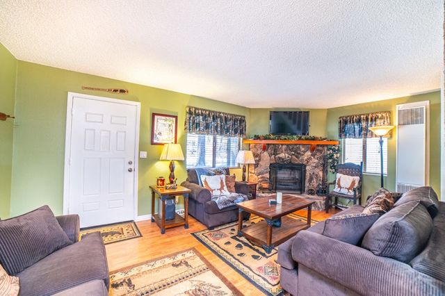 936 D Lane, Big Bear City, CA 92314