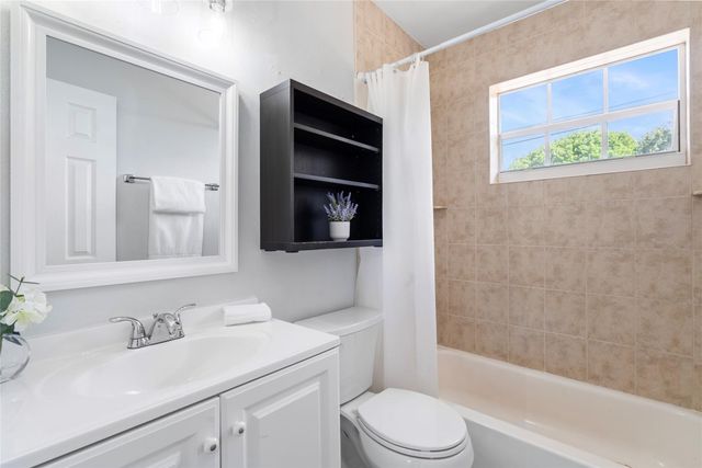 2000 NE 62nd Street, Fort Lauderdale, FL 33308