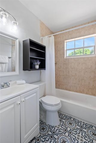 2000 NE 62nd Street, Fort Lauderdale, FL 33308