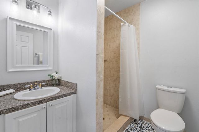 2000 NE 62nd Street, Fort Lauderdale, FL 33308