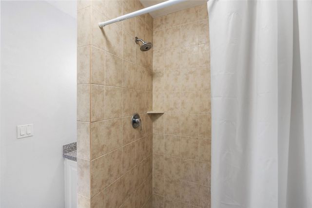 2000 NE 62nd Street, Fort Lauderdale, FL 33308