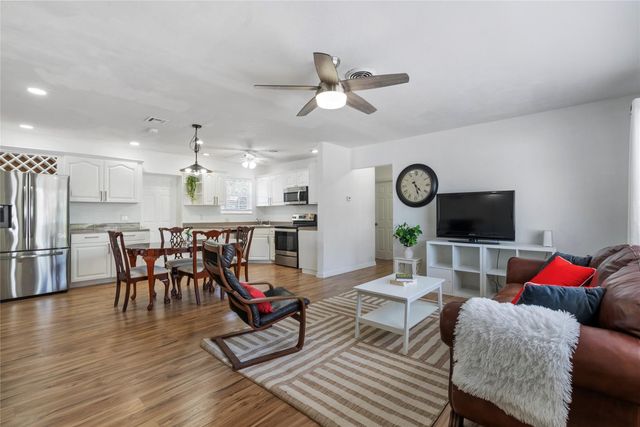 2000 NE 62nd Street, Fort Lauderdale, FL 33308