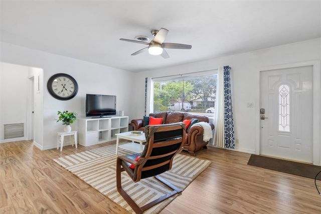 2000 NE 62nd Street, Fort Lauderdale, FL 33308