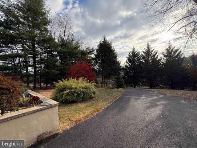 106 S SHADY RETREAT RD, Doylestown, PA 18901