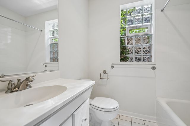 2244 W Argyle Street, Chicago, IL 60625