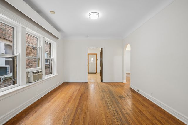2244 W Argyle Street, Chicago, IL 60625