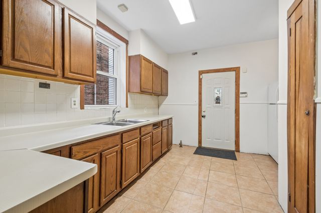 2244 W Argyle Street, Chicago, IL 60625
