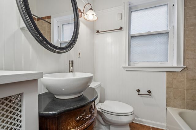 2244 W Argyle Street, Chicago, IL 60625
