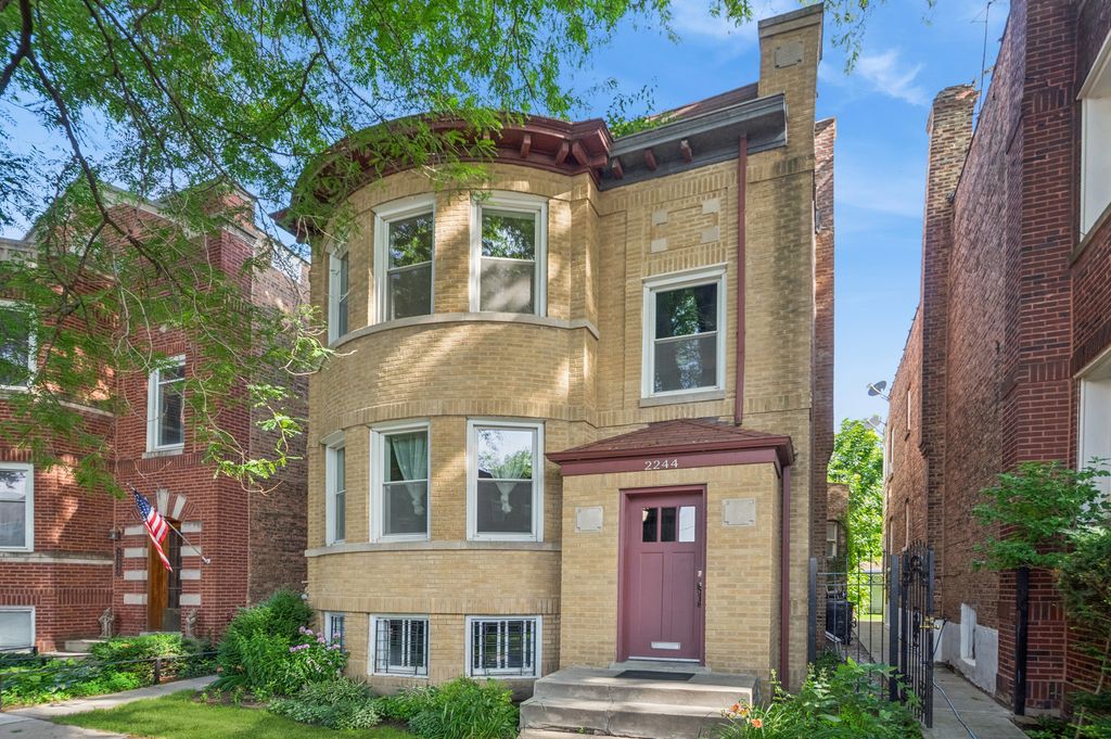 2244 W Argyle Street, Chicago, IL 60625