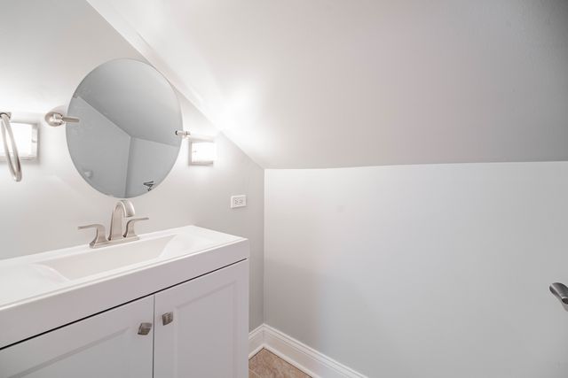 7715 S Oglesby Avenue, Chicago, IL 60649