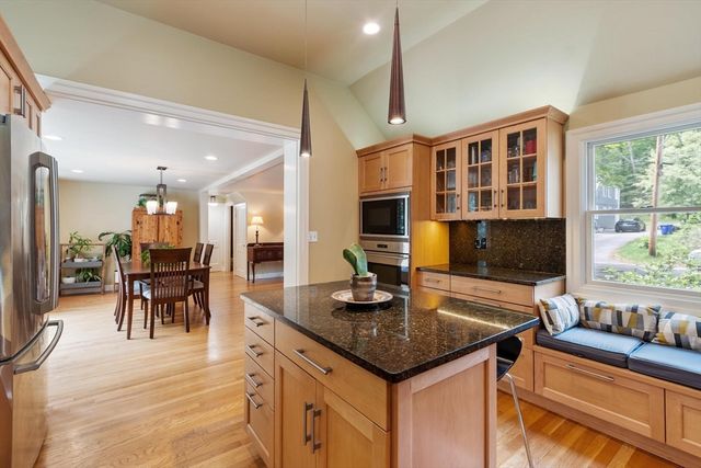 2 Doris Rd, Bedford, MA 01730