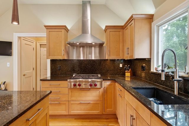 2 Doris Rd, Bedford, MA 01730
