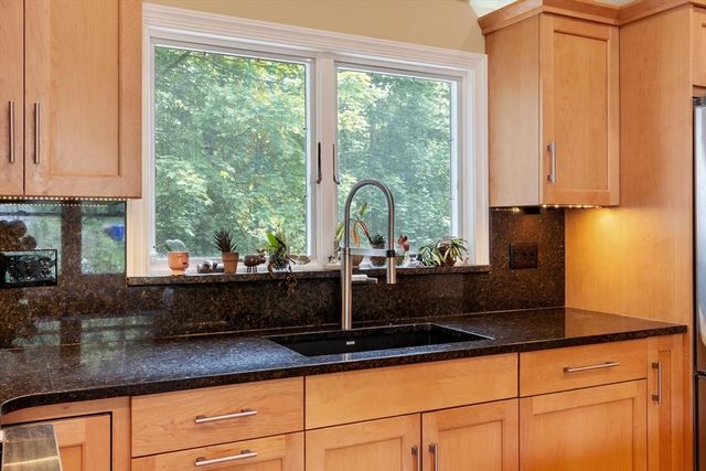2 Doris Rd, Bedford, MA 01730