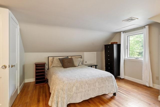 2 Doris Rd, Bedford, MA 01730