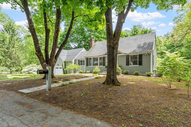 2 Doris Rd, Bedford, MA 01730