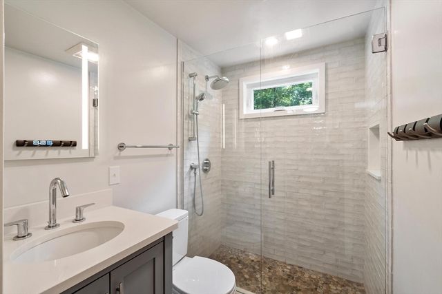 2 Doris Rd, Bedford, MA 01730