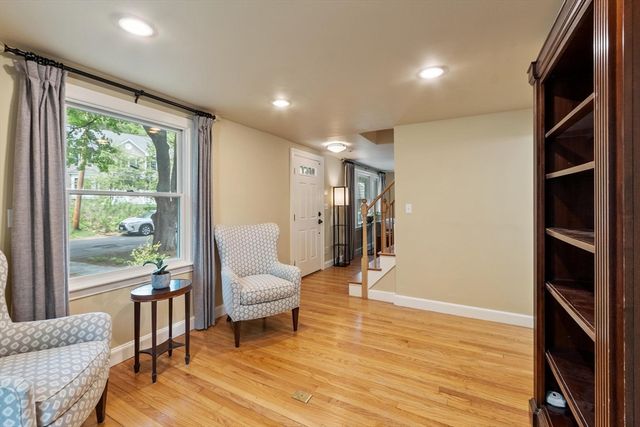 2 Doris Rd, Bedford, MA 01730