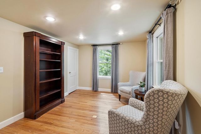 2 Doris Rd, Bedford, MA 01730