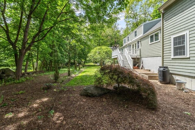 2 Doris Rd, Bedford, MA 01730