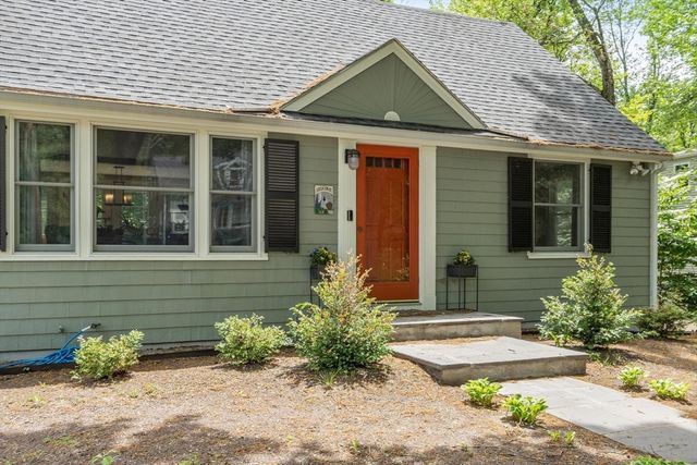2 Doris Rd, Bedford, MA 01730