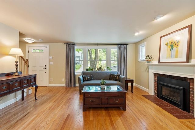 2 Doris Rd, Bedford, MA 01730