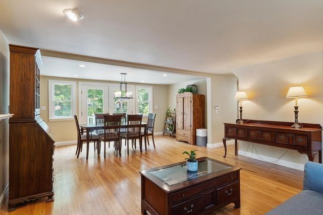 2 Doris Rd, Bedford, MA 01730