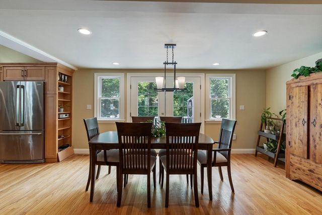 2 Doris Rd, Bedford, MA 01730