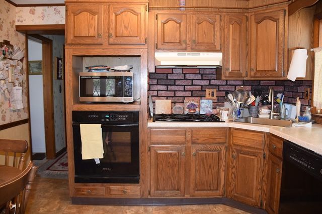 62 Balfour Drive, Springfield, MA 01118