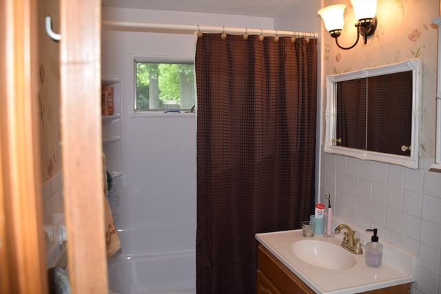 62 Balfour Drive, Springfield, MA 01118