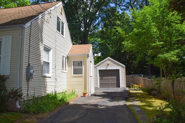 62 Balfour Drive, Springfield, MA 01118