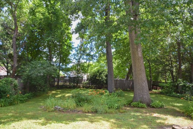 62 Balfour Drive, Springfield, MA 01118