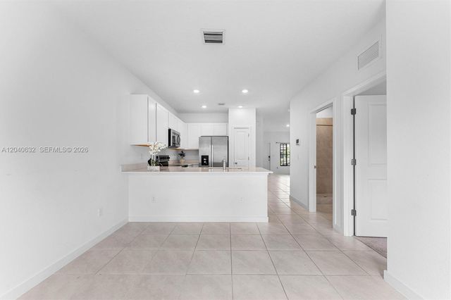 4825 Dillion St, Lake Worth, FL 33463