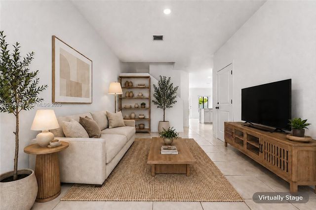 4825 Dillion St, Lake Worth, FL 33463