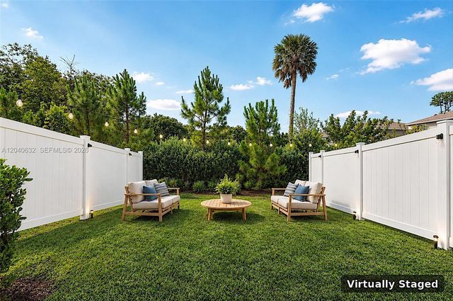 4825 Dillion St, Lake Worth, FL 33463