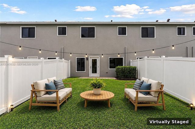 4825 Dillion St, Lake Worth, FL 33463