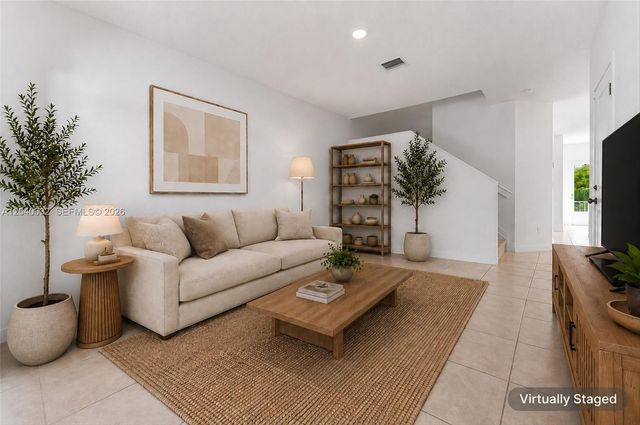 4825 Dillion St, Lake Worth, FL 33463