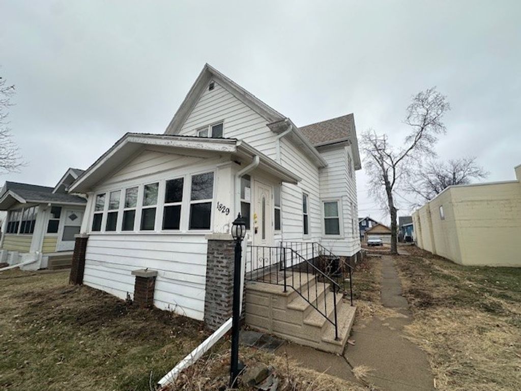 1829 J Street SW, Cedar Rapids, IA 52404