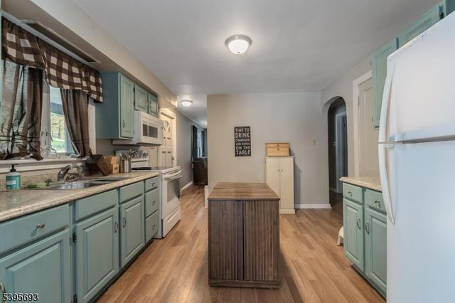 324 Tunnel Rd, Bethlehem Twp., NJ 08802