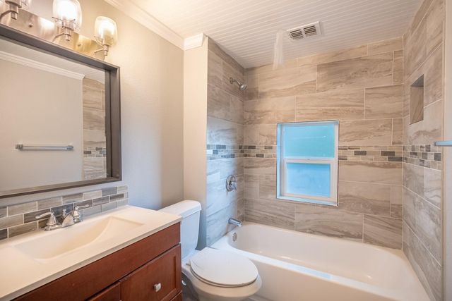 2100 E 2nd ST, Austin, TX 78702