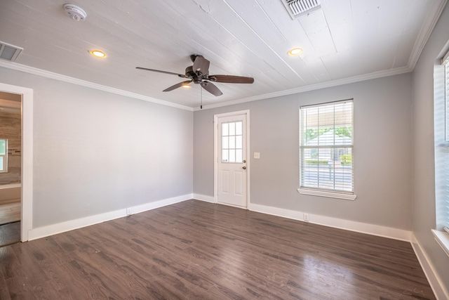 2100 E 2nd ST, Austin, TX 78702