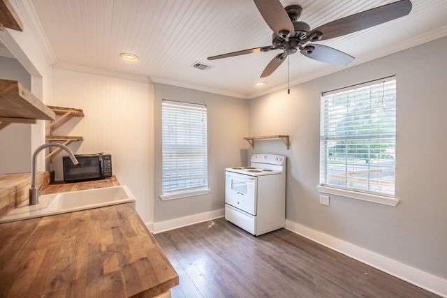 2100 E 2nd ST, Austin, TX 78702