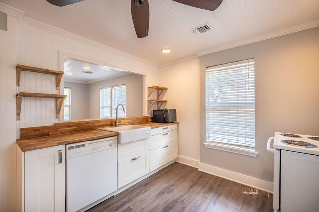 2100 E 2nd ST, Austin, TX 78702