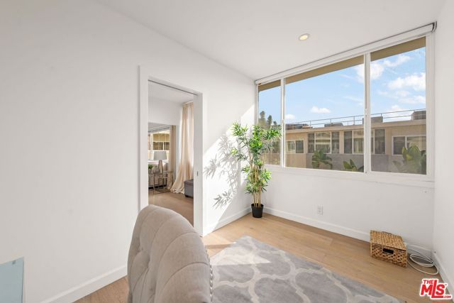 1525 N Hayworth Avenue 302, Los Angeles, CA 90046